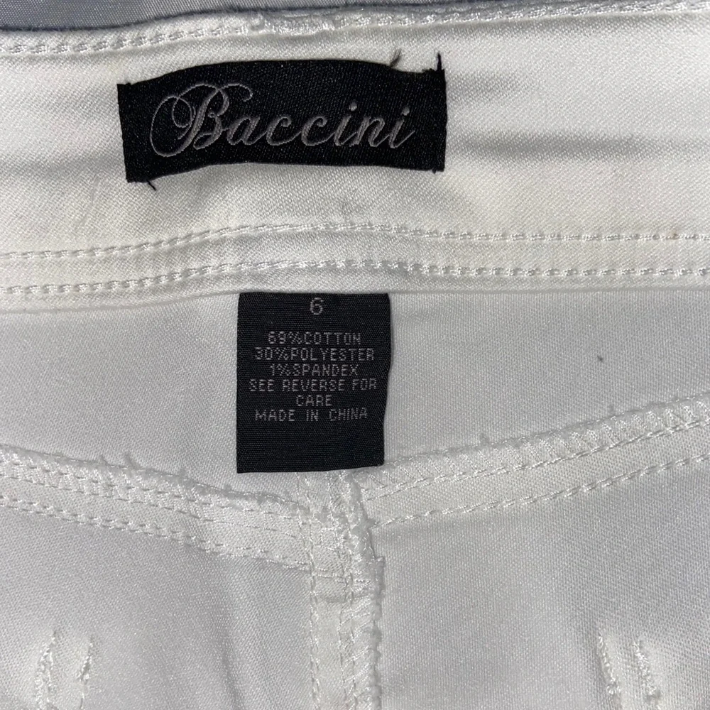 🌟 Baccini White Bermuda Shorts | Sz 6 | Crisp & Classic Staple 🌟 - Picture 8 of 12